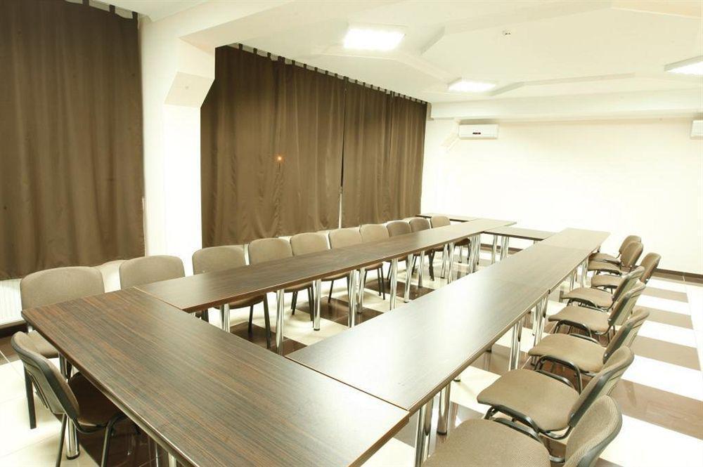 Iris Hotel Chisinau Instalações foto