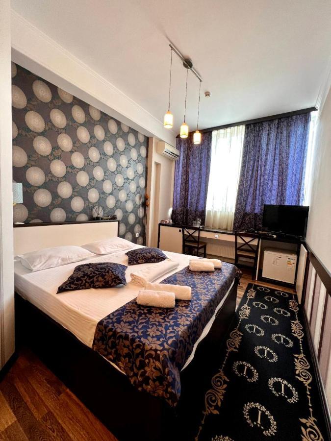 Iris Hotel Chisinau Exterior foto