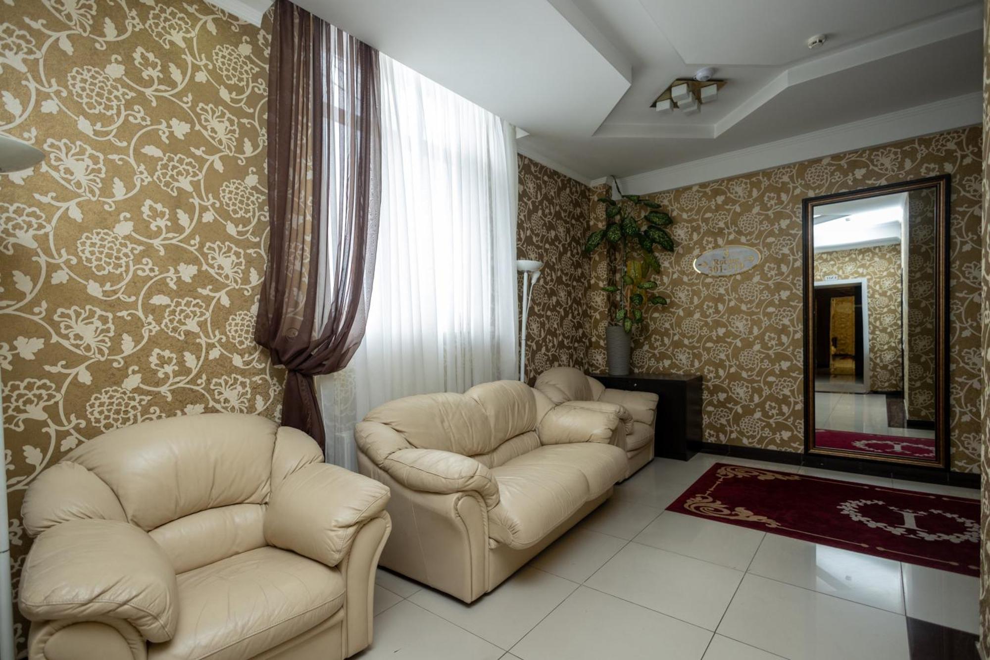 Iris Hotel Chisinau Exterior foto