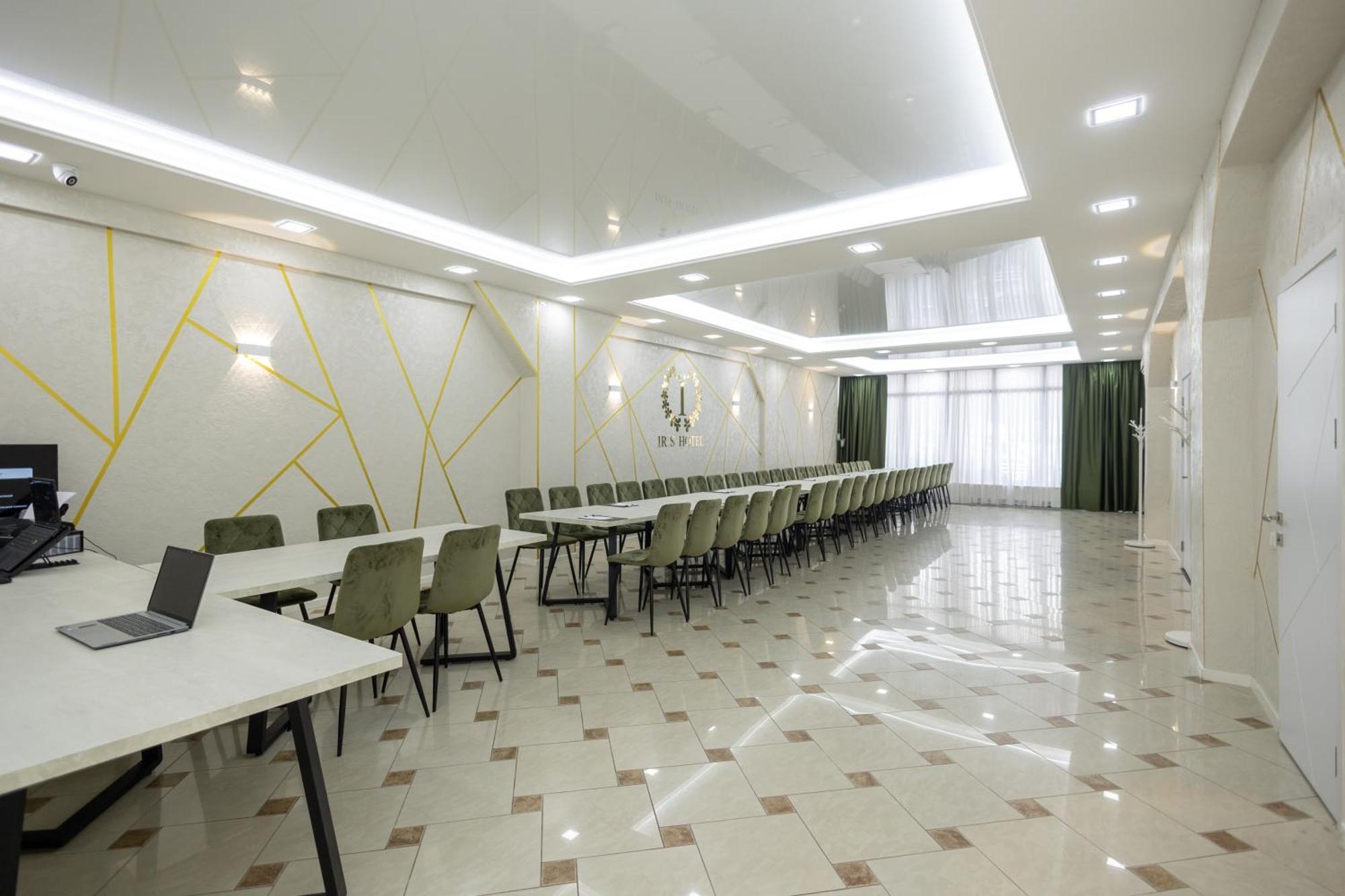 Iris Hotel Chisinau Exterior foto