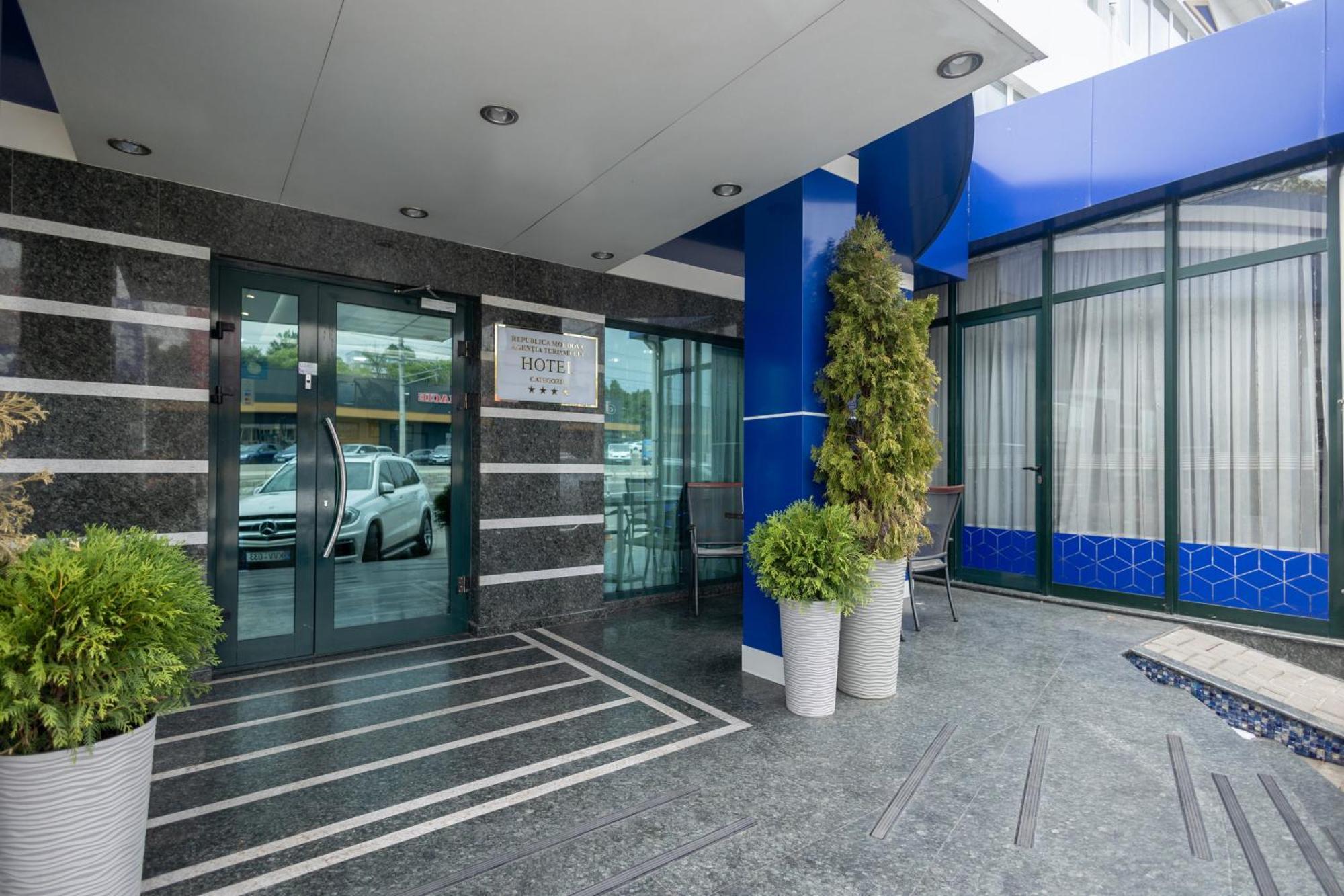Iris Hotel Chisinau Exterior foto